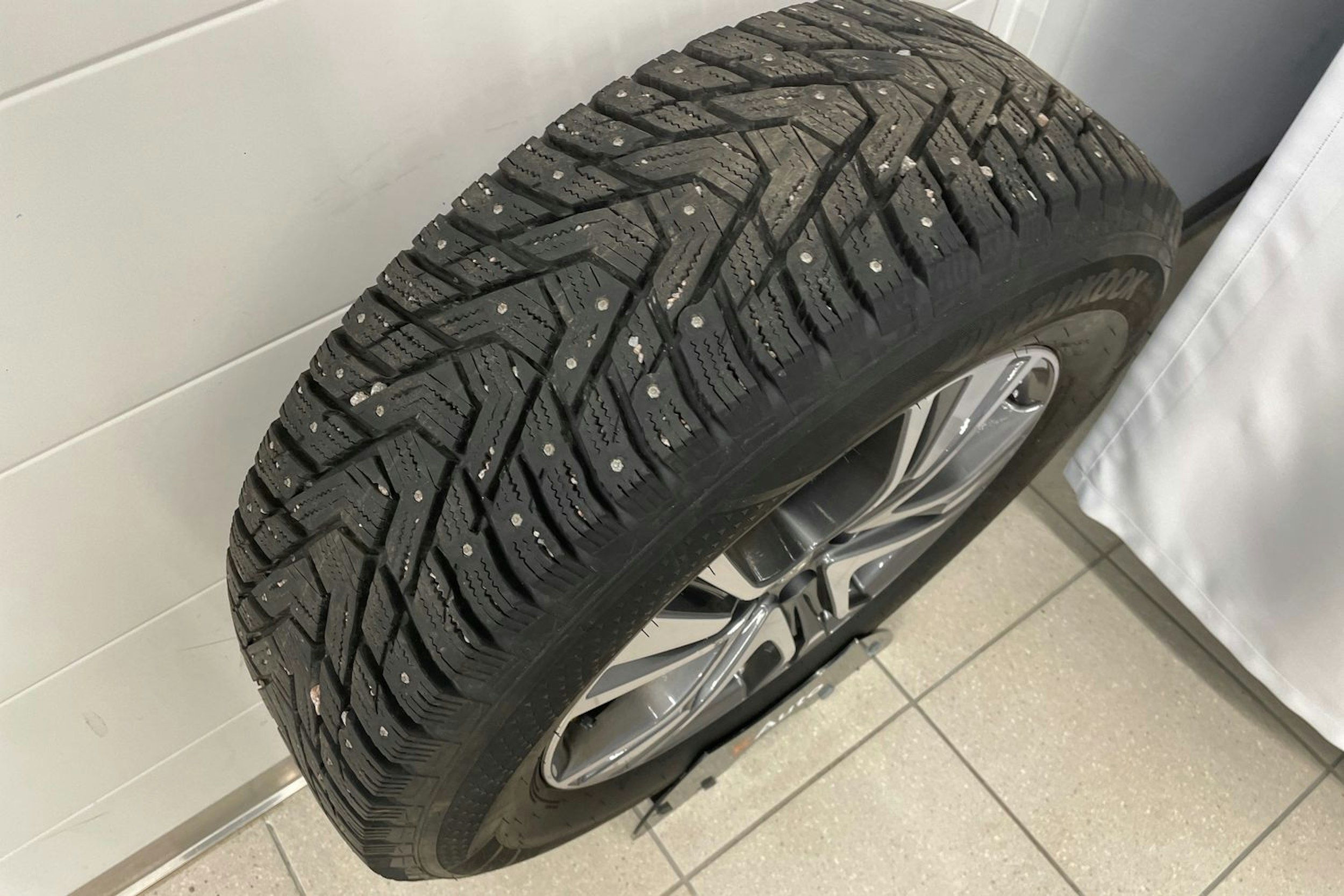 Harmaa Toyota RAV4 2014 kuva 28.