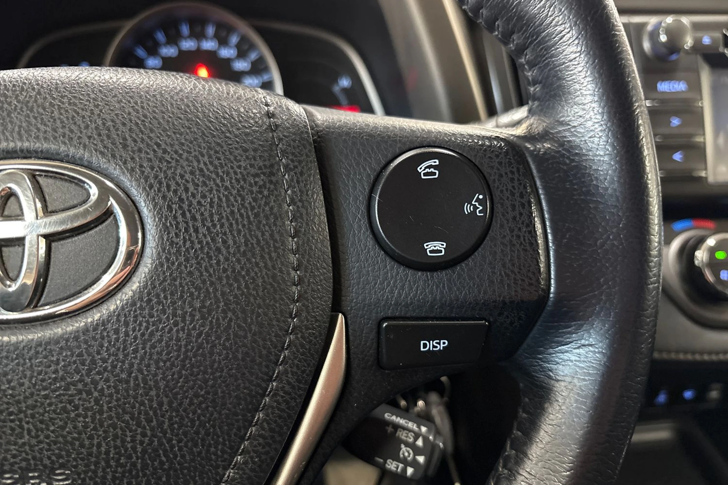 Valkoinen Toyota RAV4 2014 kuva 13.