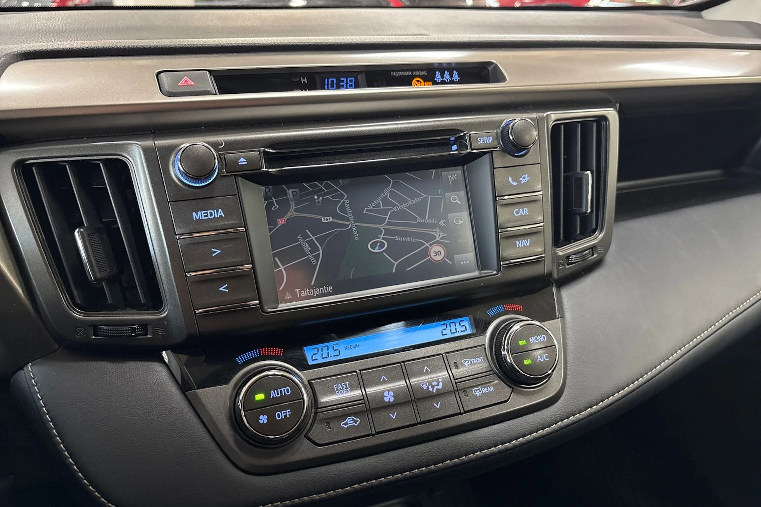 Valkoinen Toyota RAV4 2014 kuva 16.