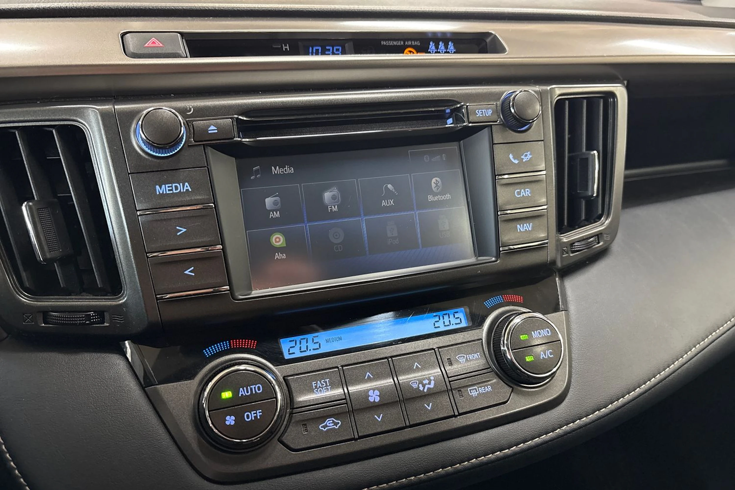 Valkoinen Toyota RAV4 2014 kuva 18.