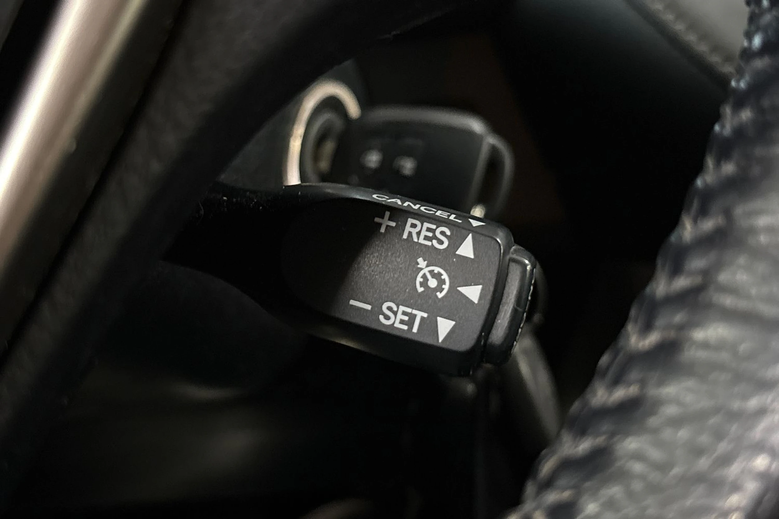 Valkoinen Toyota RAV4 2014 kuva 22.