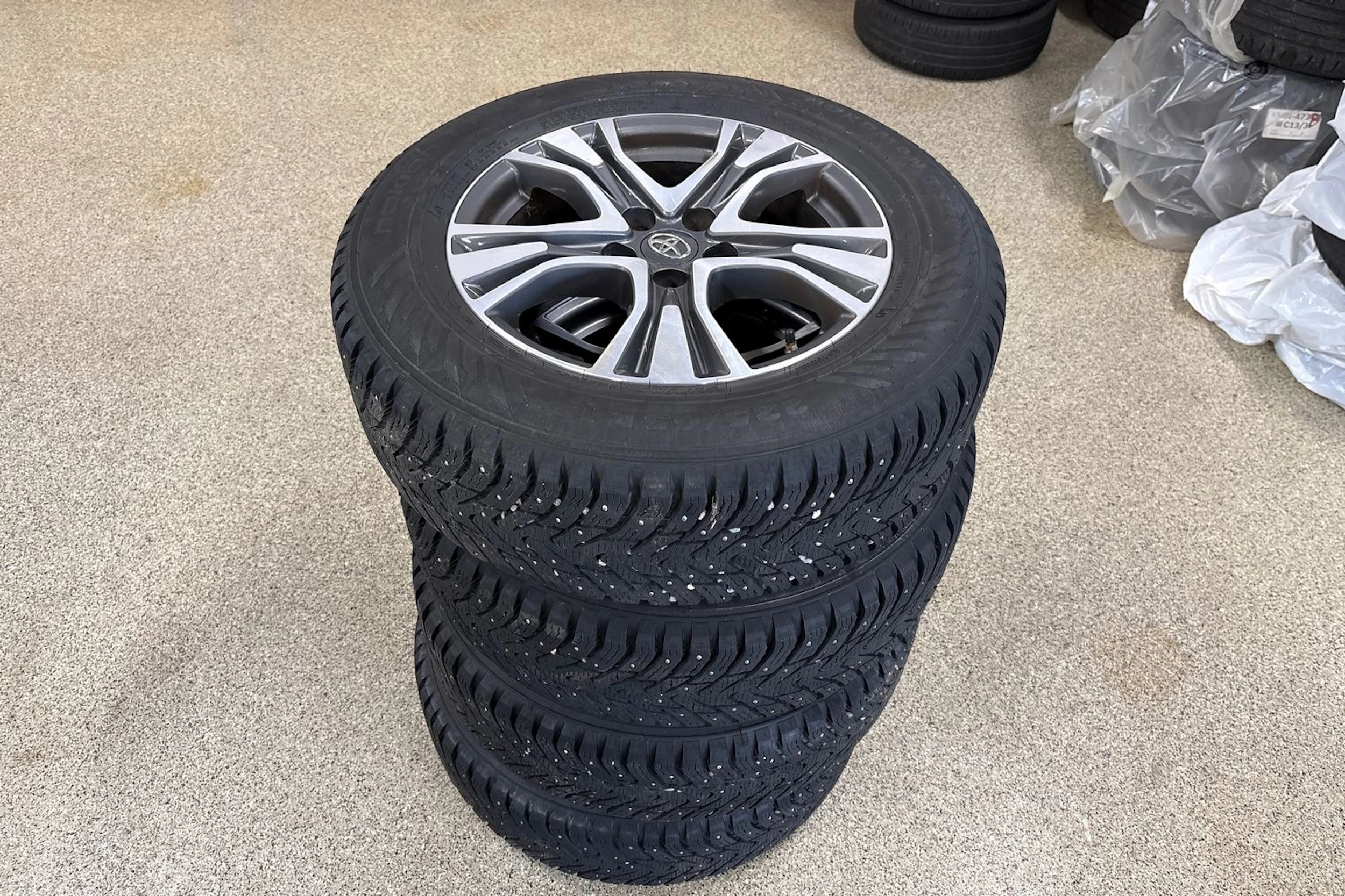 Valkoinen Toyota RAV4 2014 kuva 24.