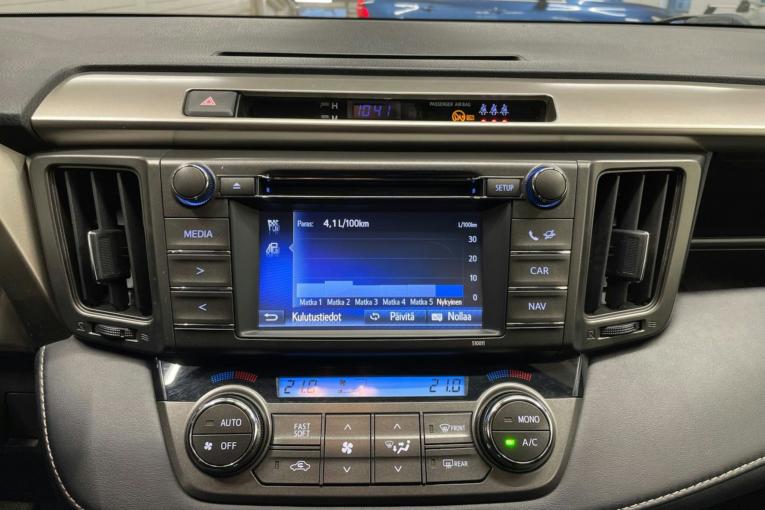 ruskea (beige) Toyota RAV4 2014 kuva 17.