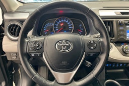 musta Toyota RAV4 2015 kuva 13.