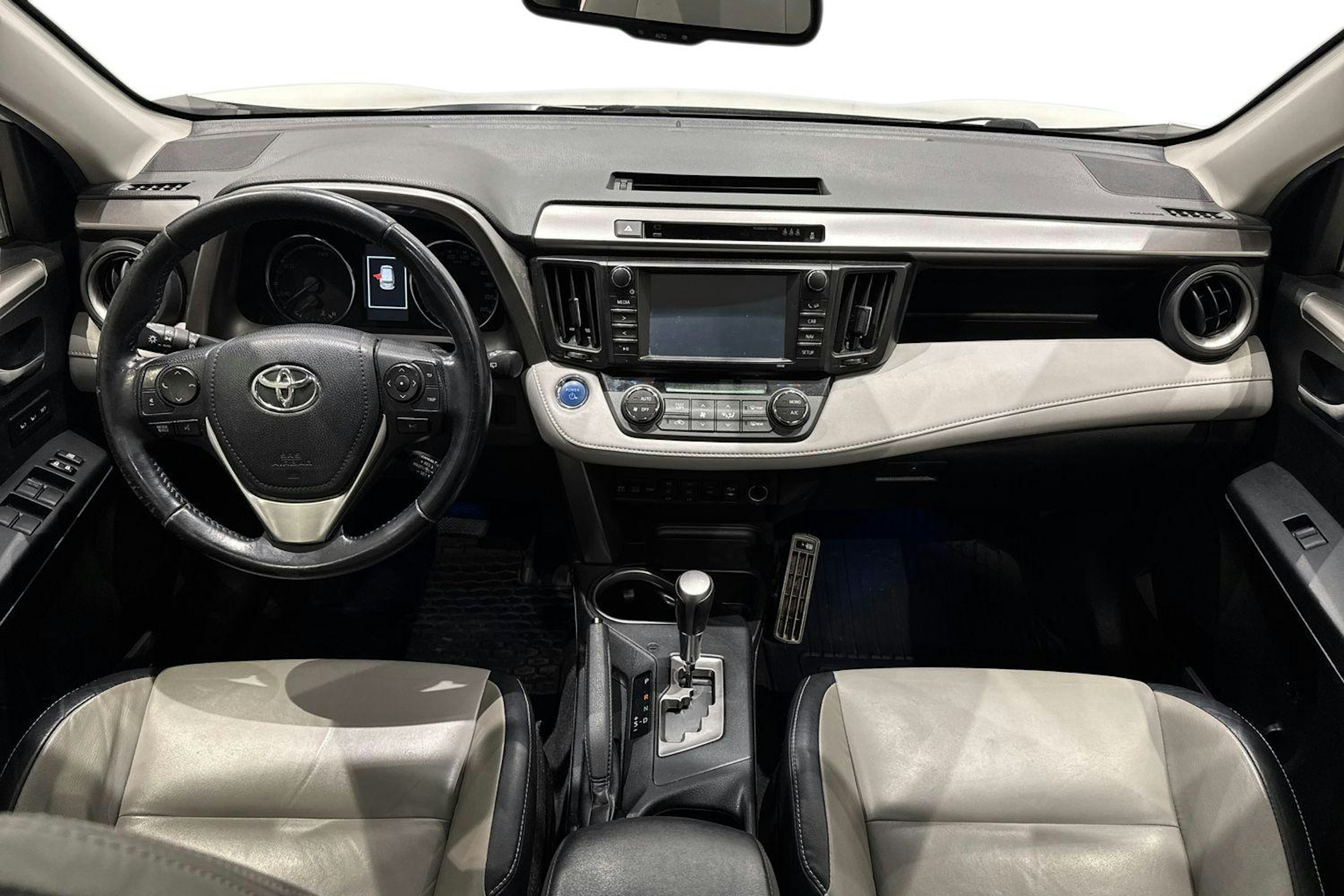 valkoinen Toyota RAV4 2016 kuva 9.
