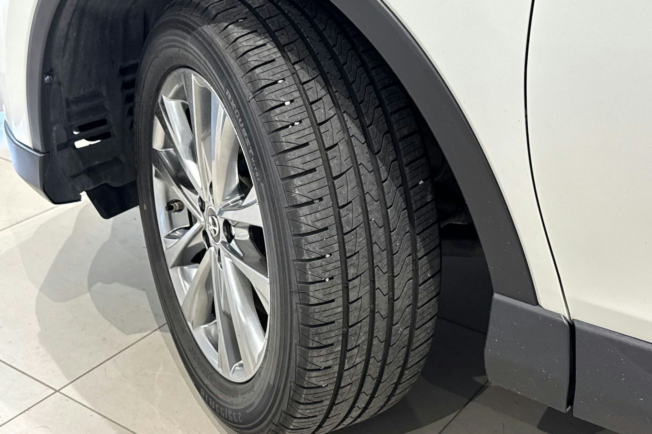 valkoinen Toyota RAV4 2016 kuva 13.