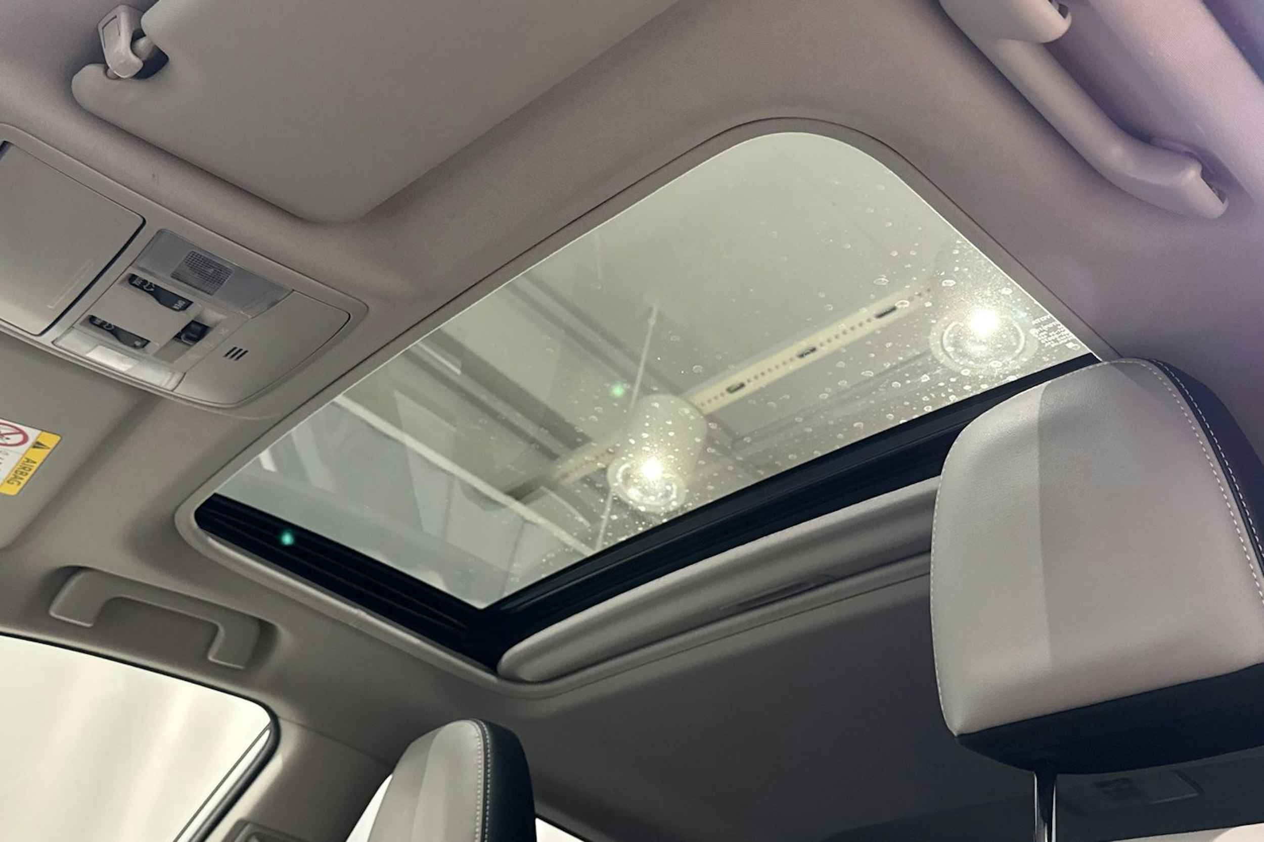 valkoinen Toyota RAV4 2016 kuva 16.
