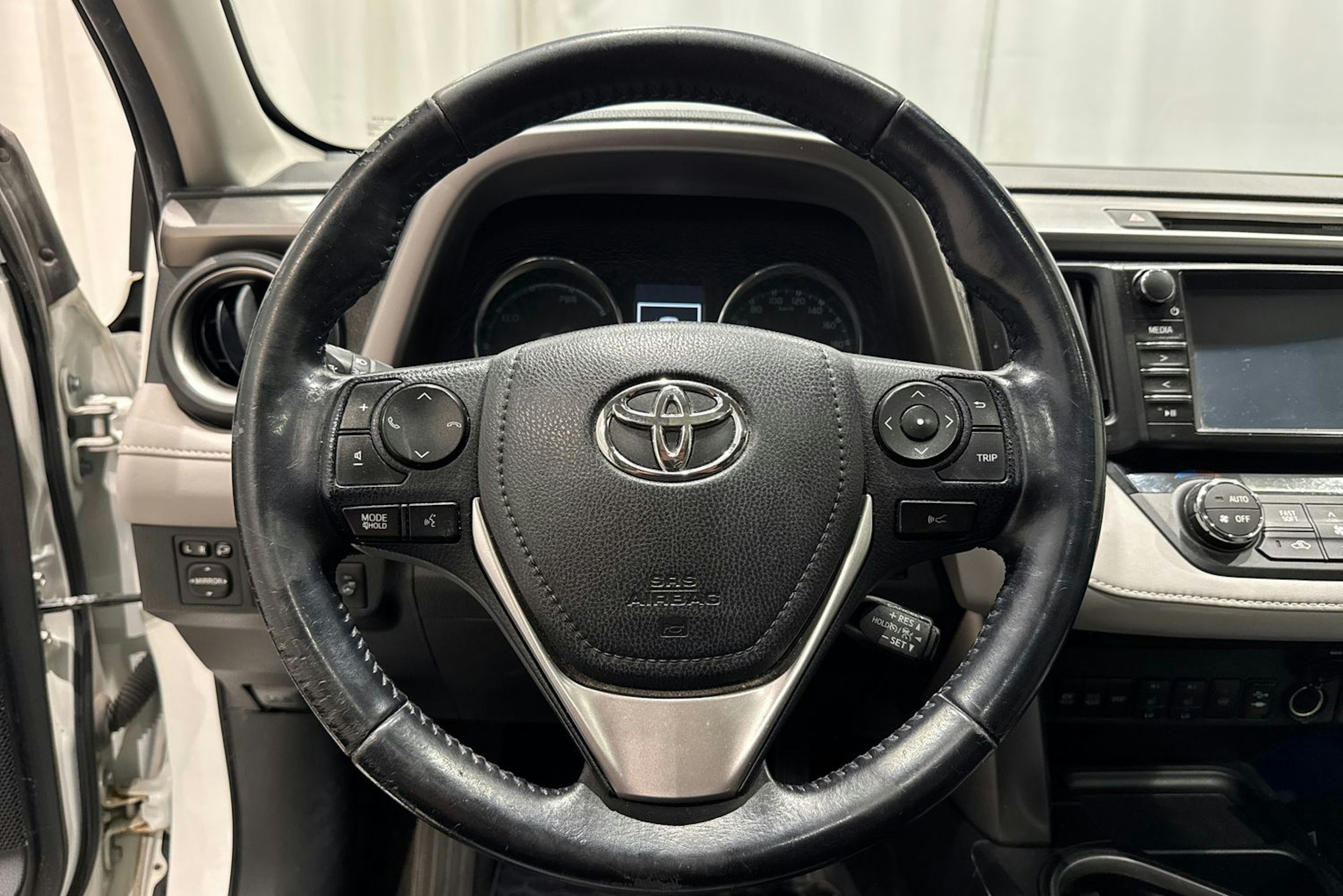 valkoinen Toyota RAV4 2016 kuva 17.