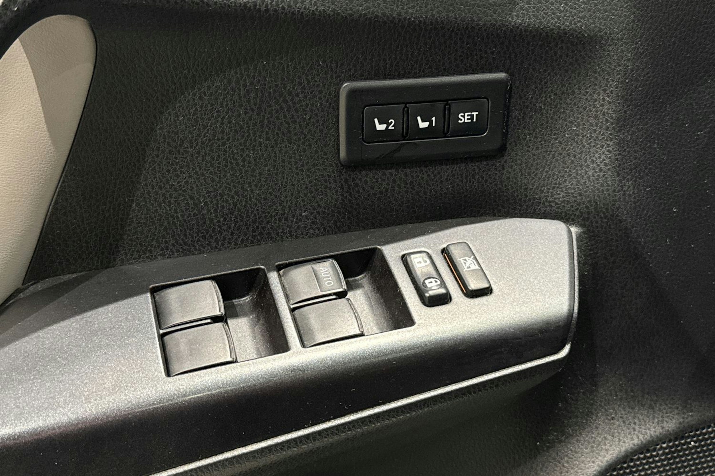 valkoinen Toyota RAV4 2016 kuva 18.