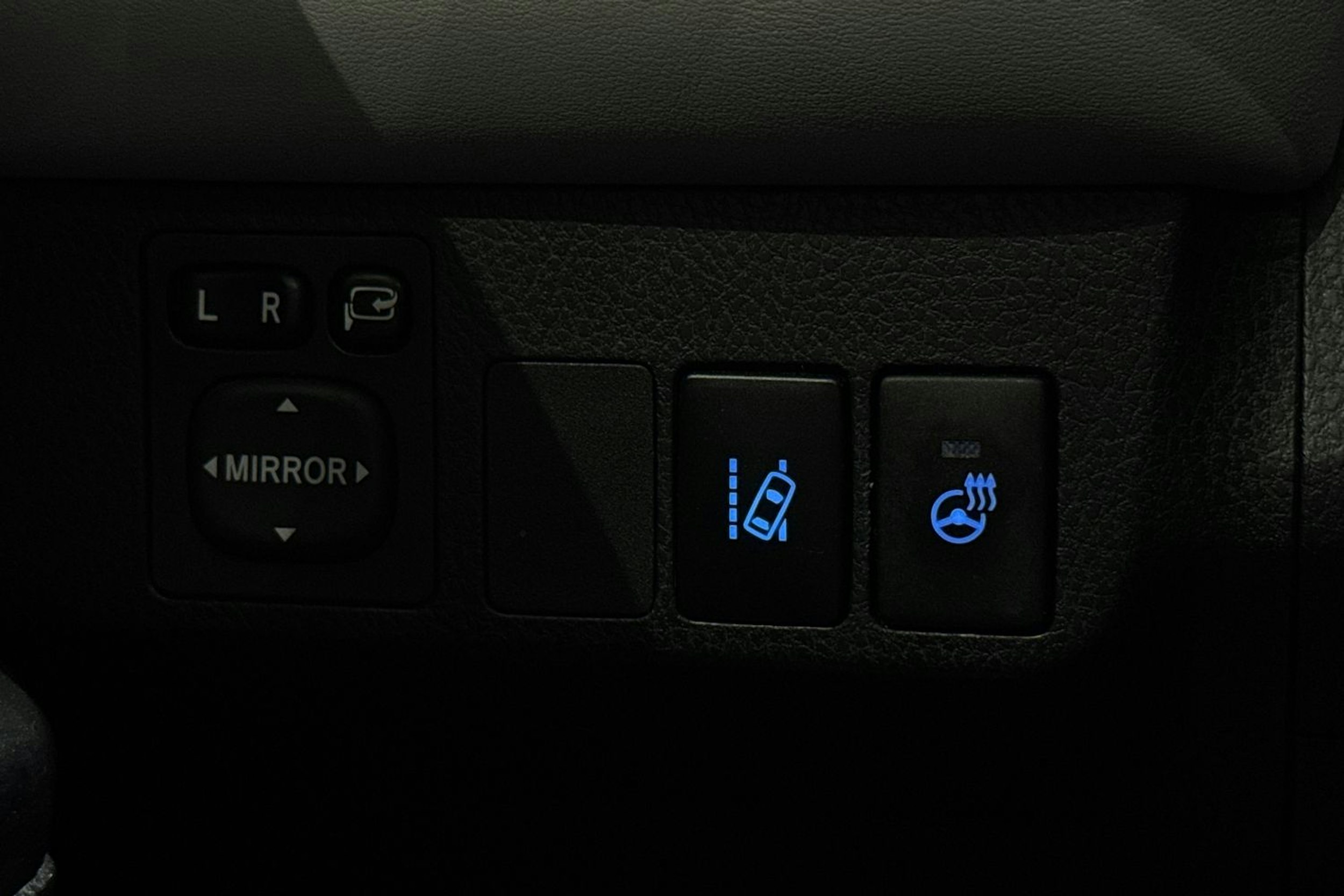 valkoinen Toyota RAV4 2016 kuva 19.