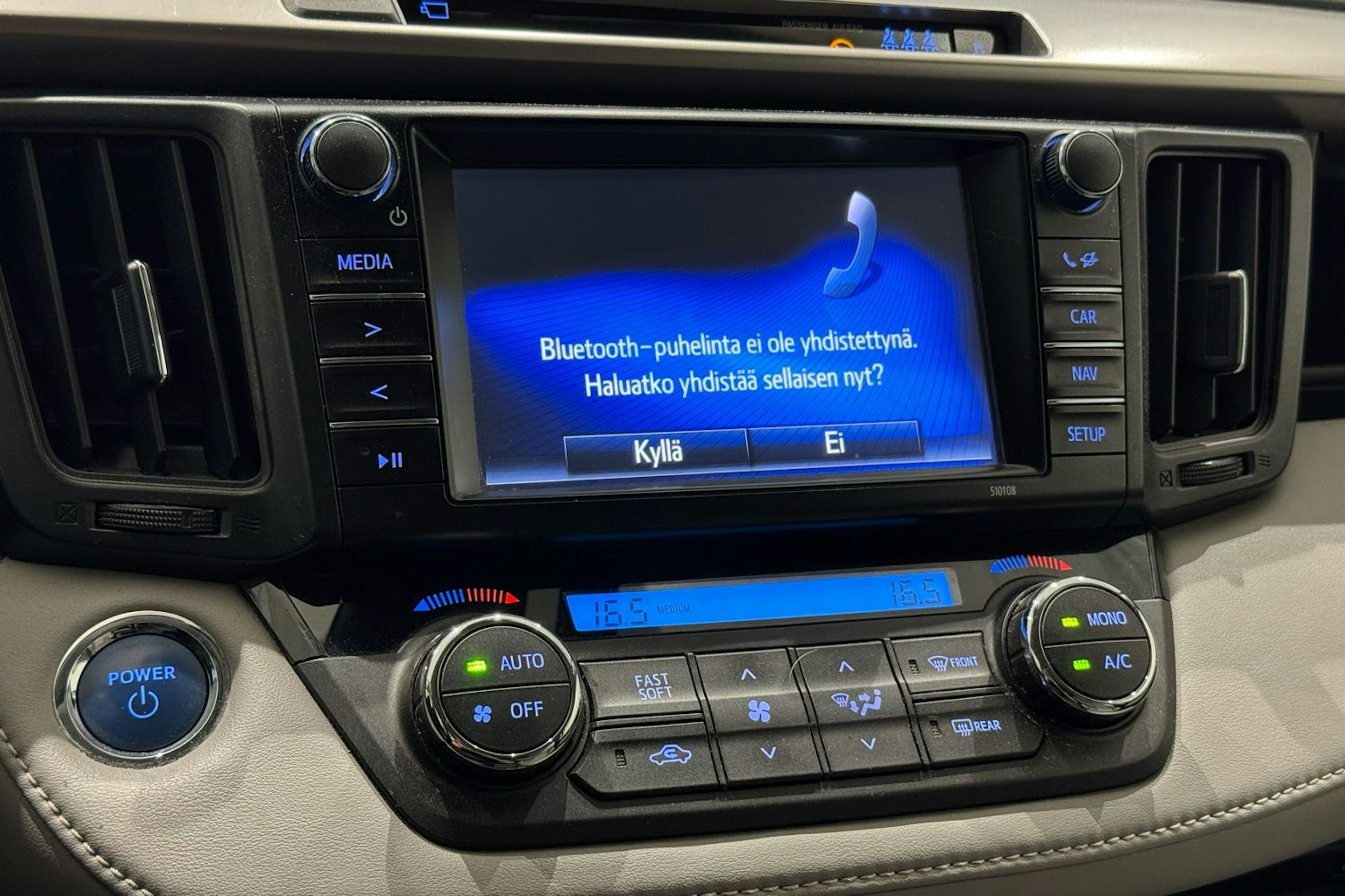 valkoinen Toyota RAV4 2016 kuva 23.