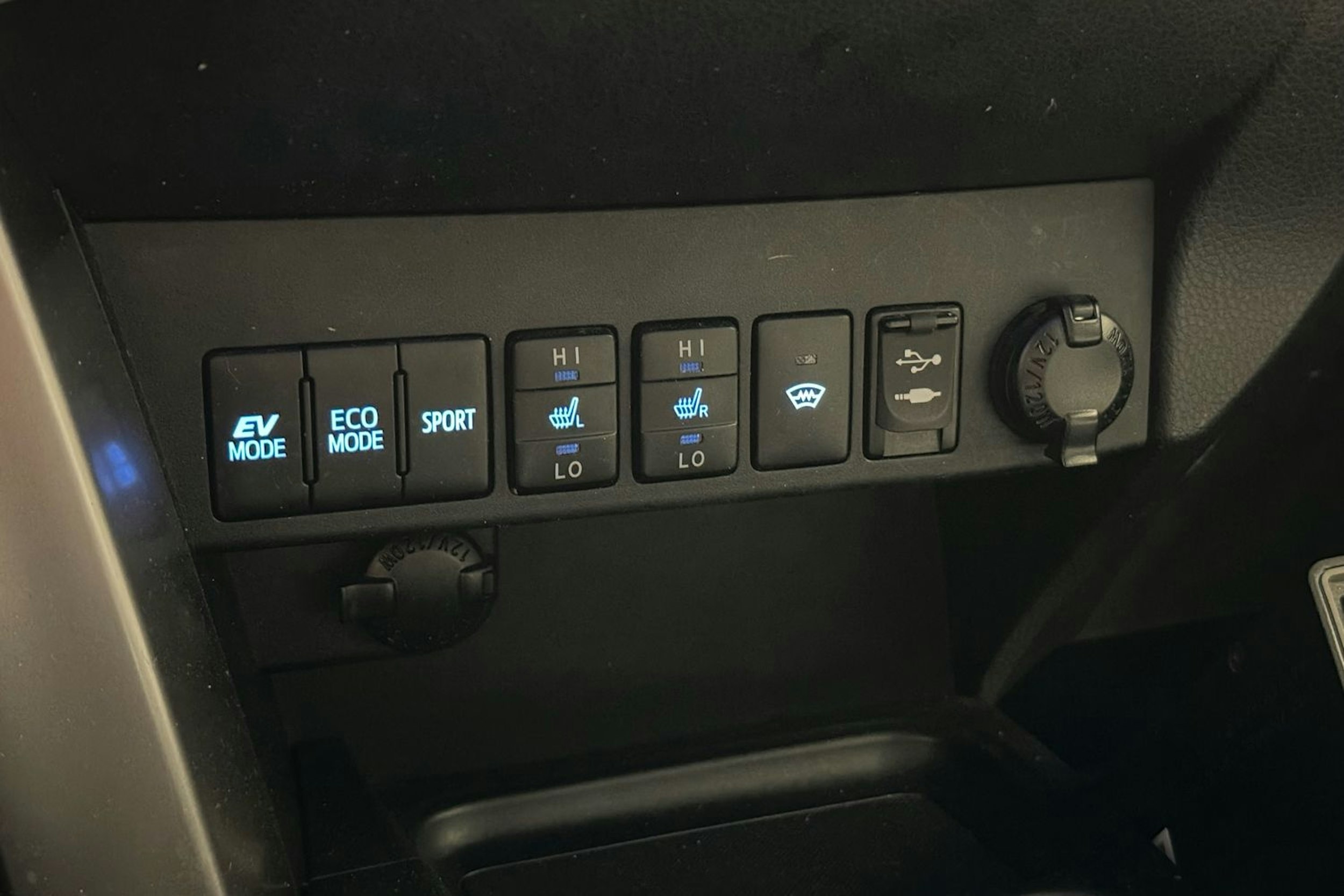 valkoinen Toyota RAV4 2016 kuva 24.