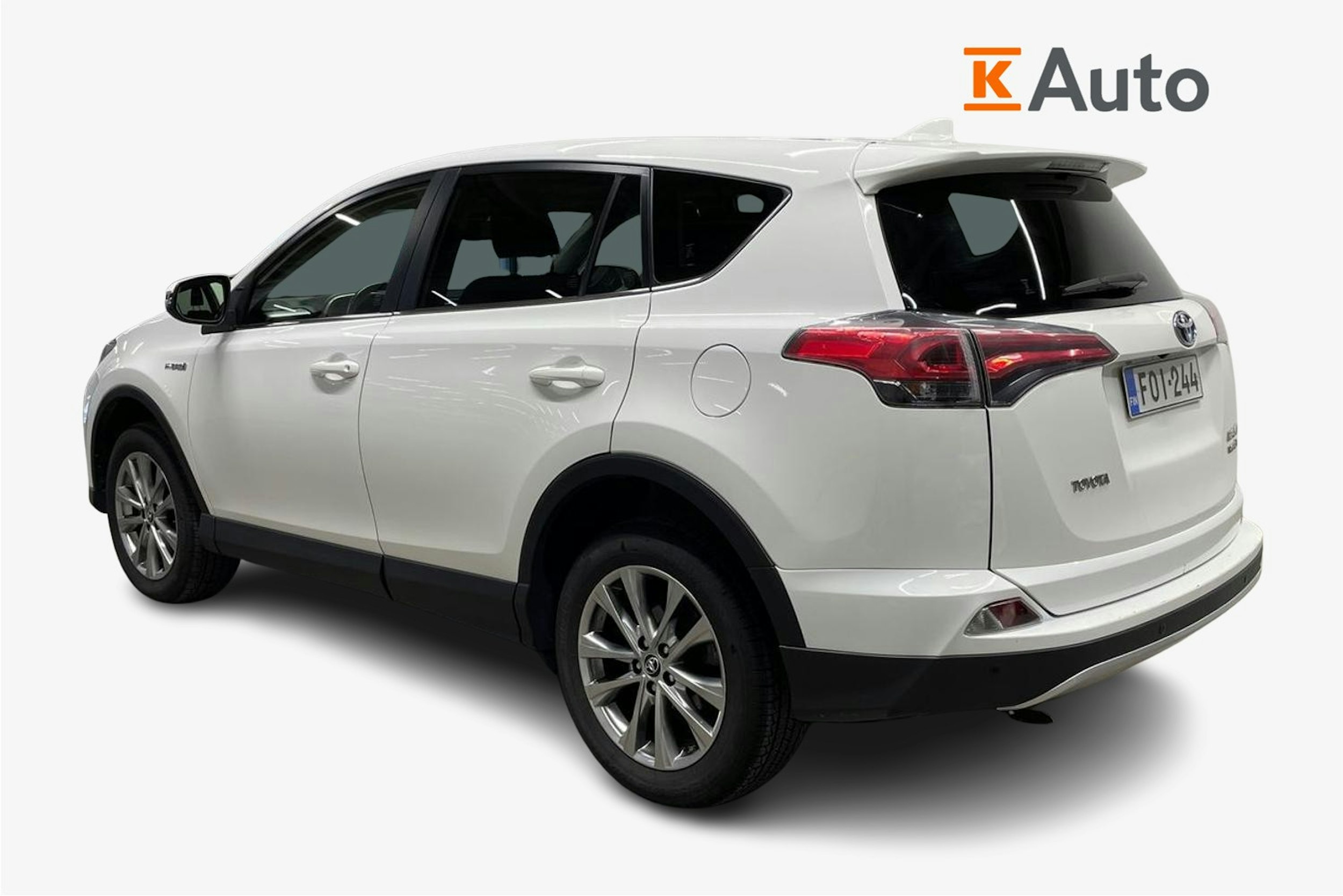 Valkoinen Toyota RAV4 2016 kuva 2.