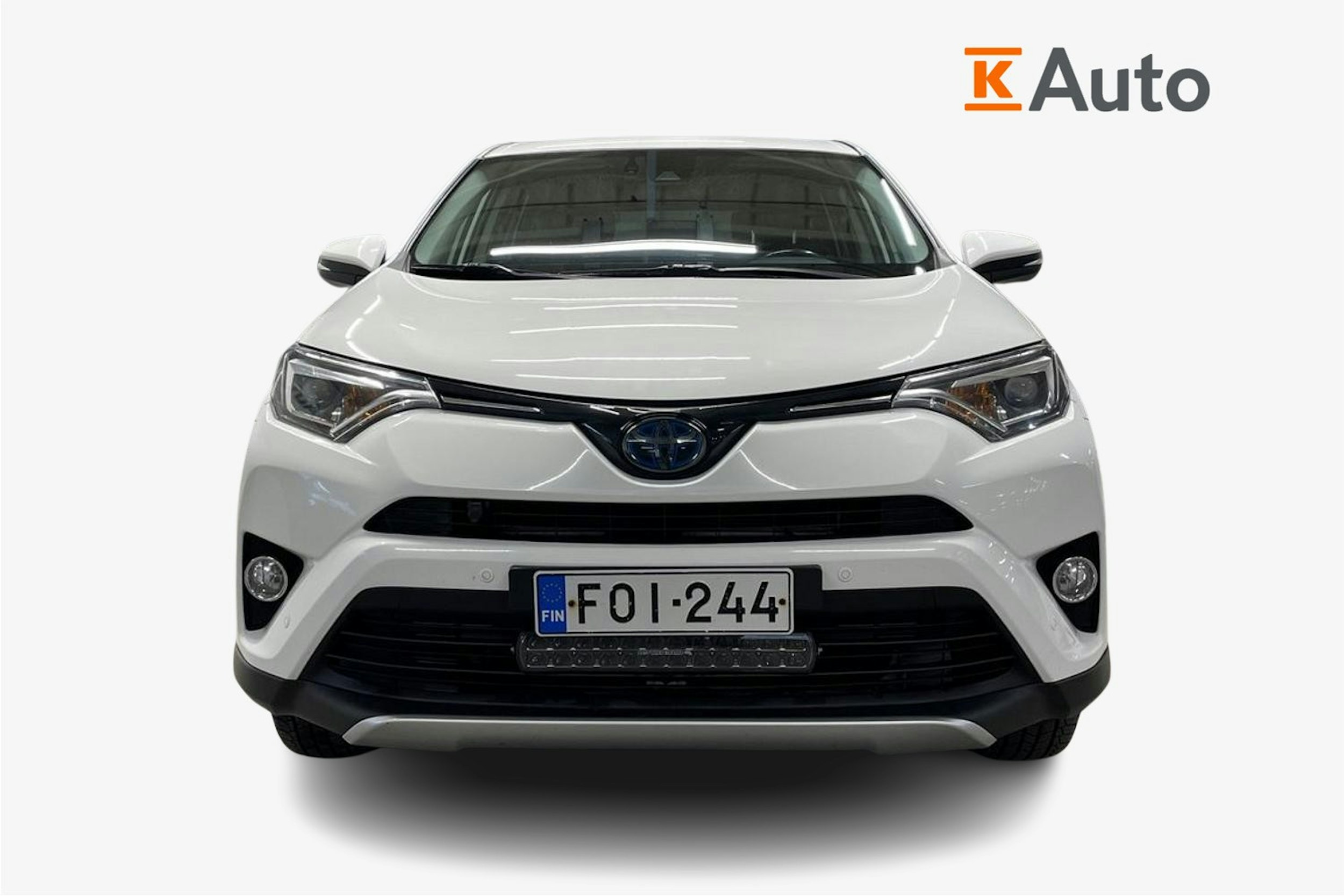Valkoinen Toyota RAV4 2016 kuva 5.