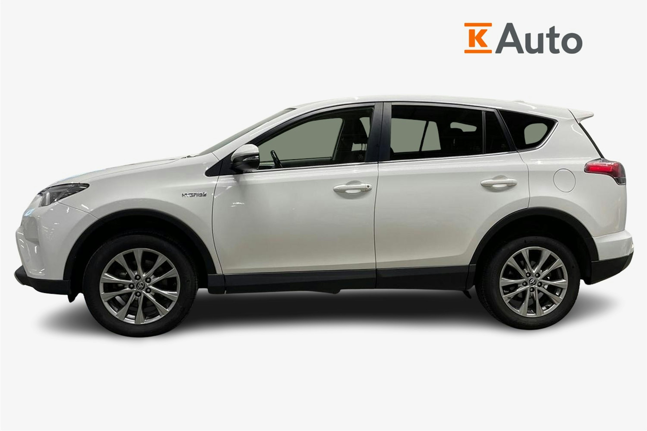 Valkoinen Toyota RAV4 2016 kuva 6.