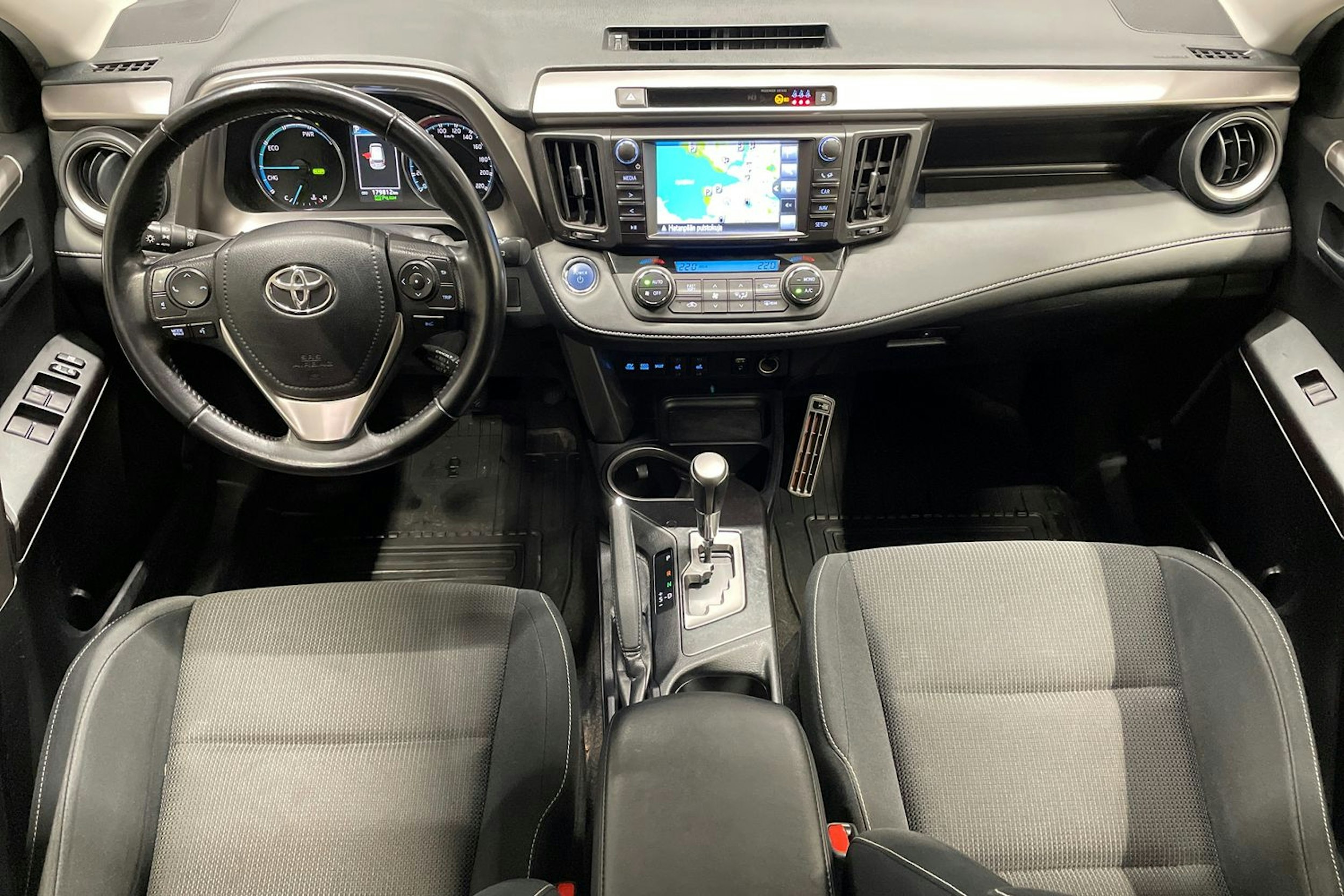 Valkoinen Toyota RAV4 2016 kuva 9.