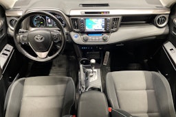 Valkoinen Toyota RAV4 2016 kuva 9.