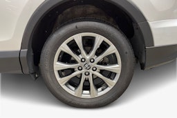 Valkoinen Toyota RAV4 2016 kuva 11.