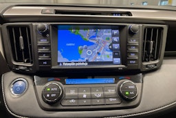 Valkoinen Toyota RAV4 2016 kuva 17.