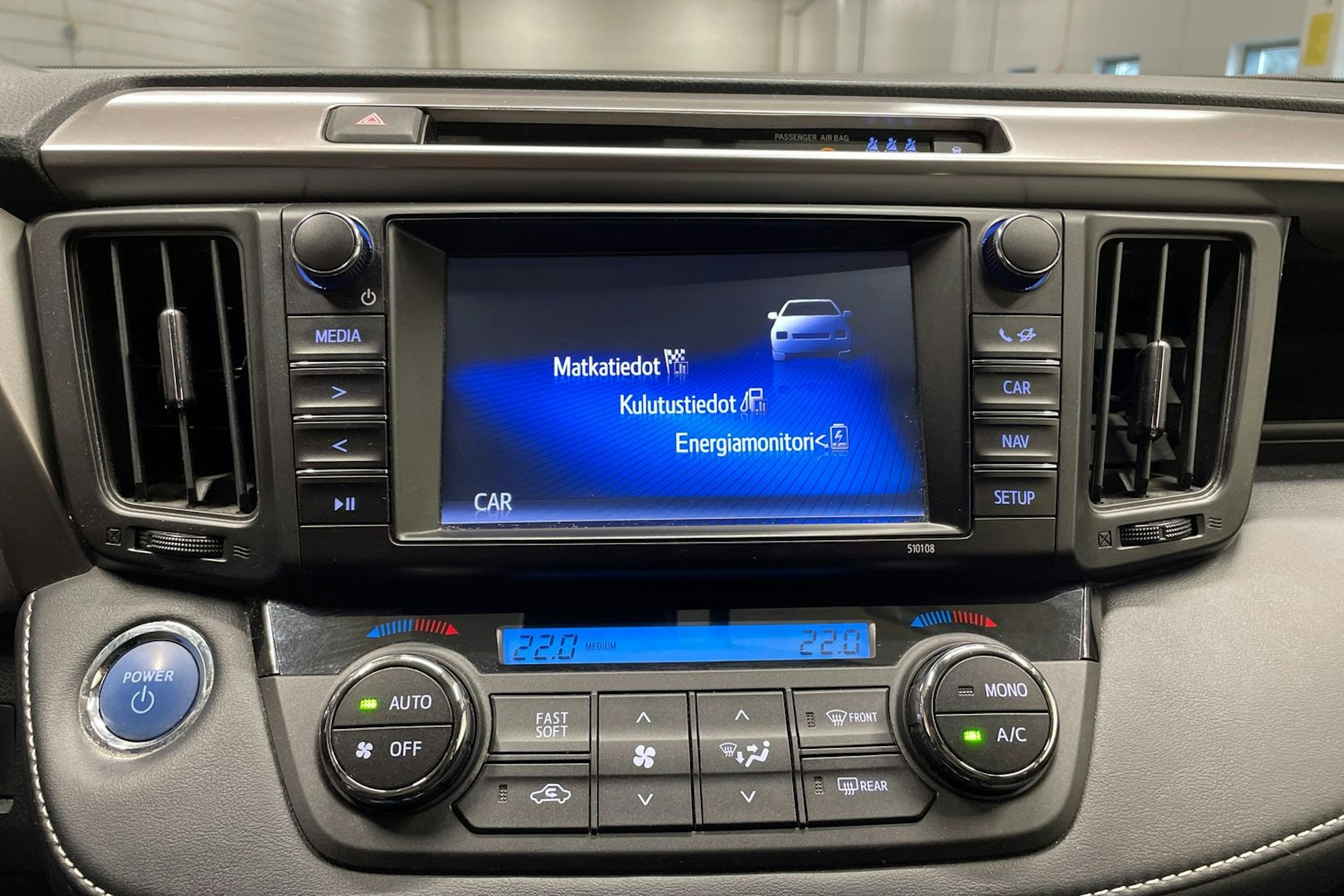 Valkoinen Toyota RAV4 2016 kuva 18.