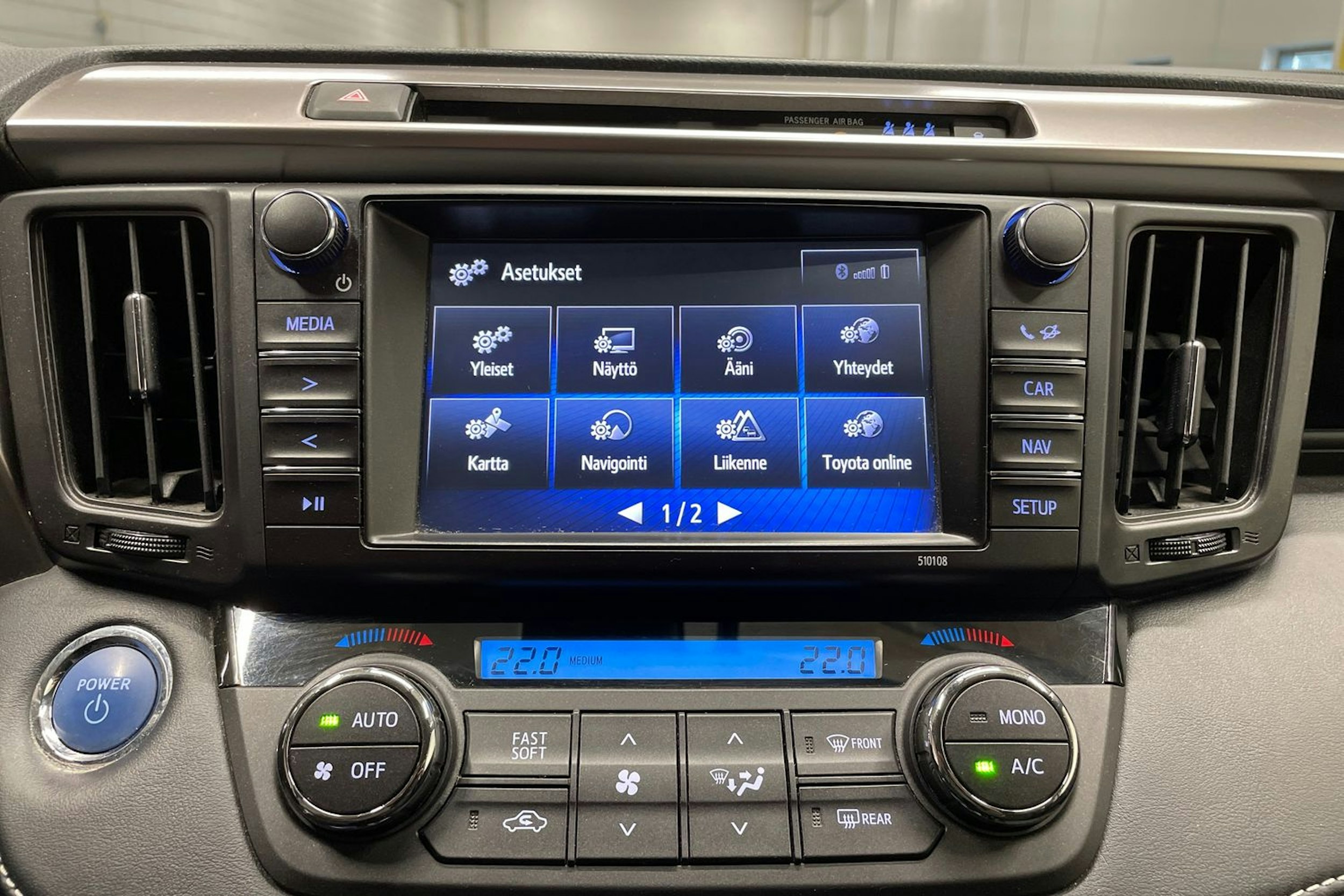 Valkoinen Toyota RAV4 2016 kuva 19.