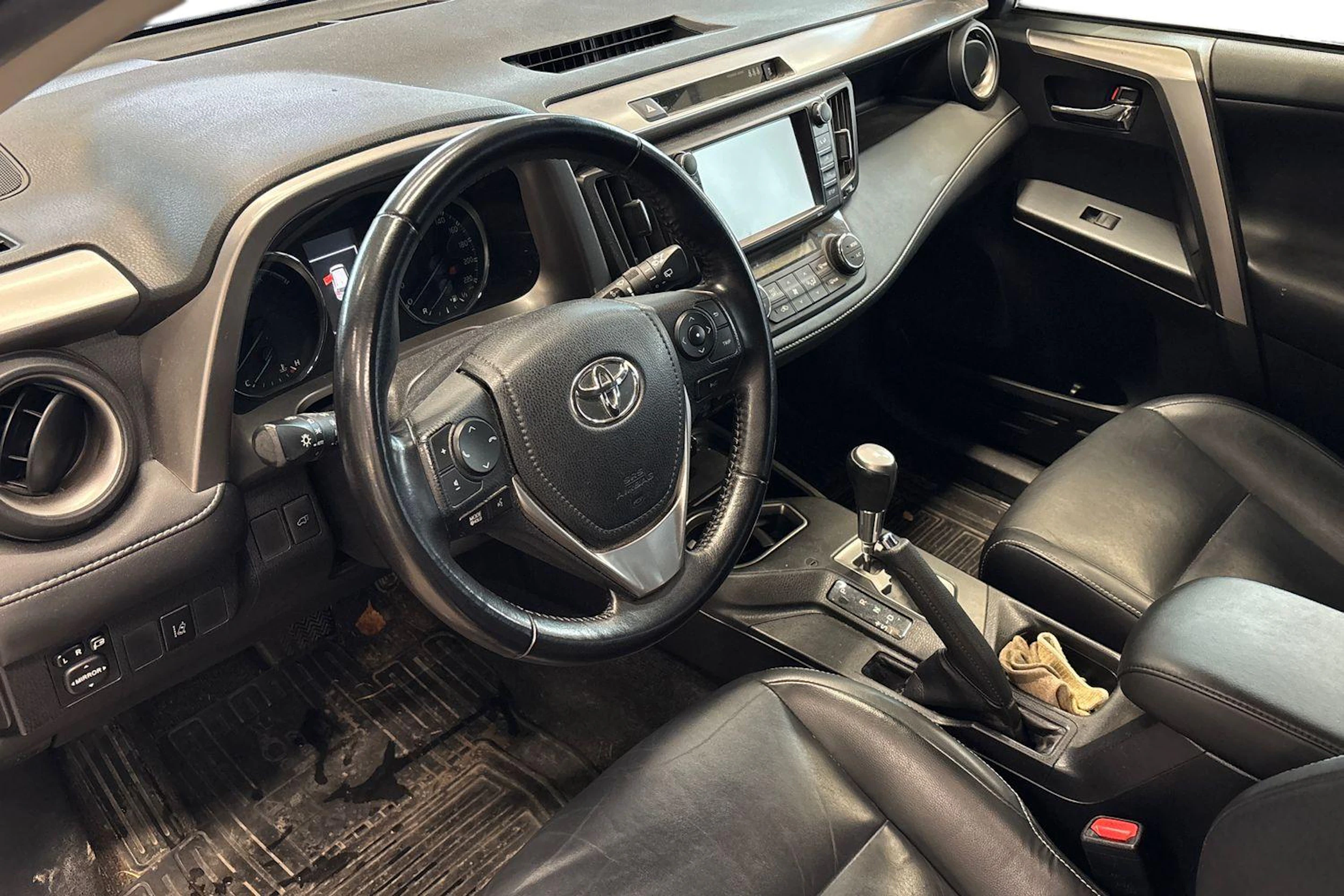 musta Toyota RAV4 2016 kuva 3.