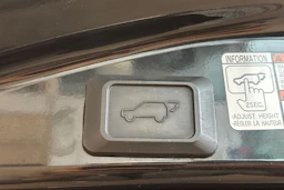 musta Toyota RAV4 2016 kuva 5.