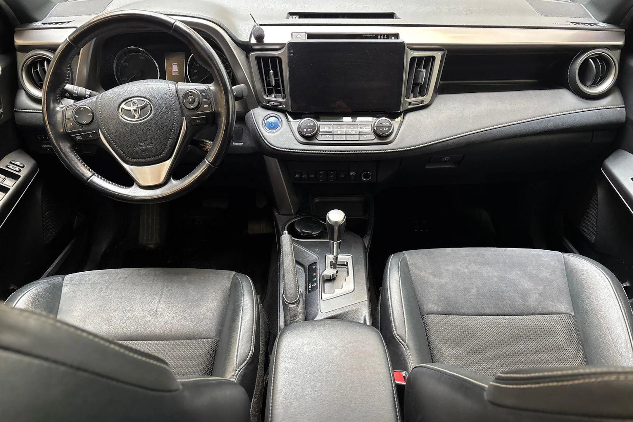 Musta Toyota RAV4 2016 kuva 9.