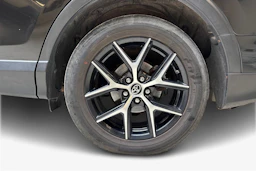 Musta Toyota RAV4 2016 kuva 12.