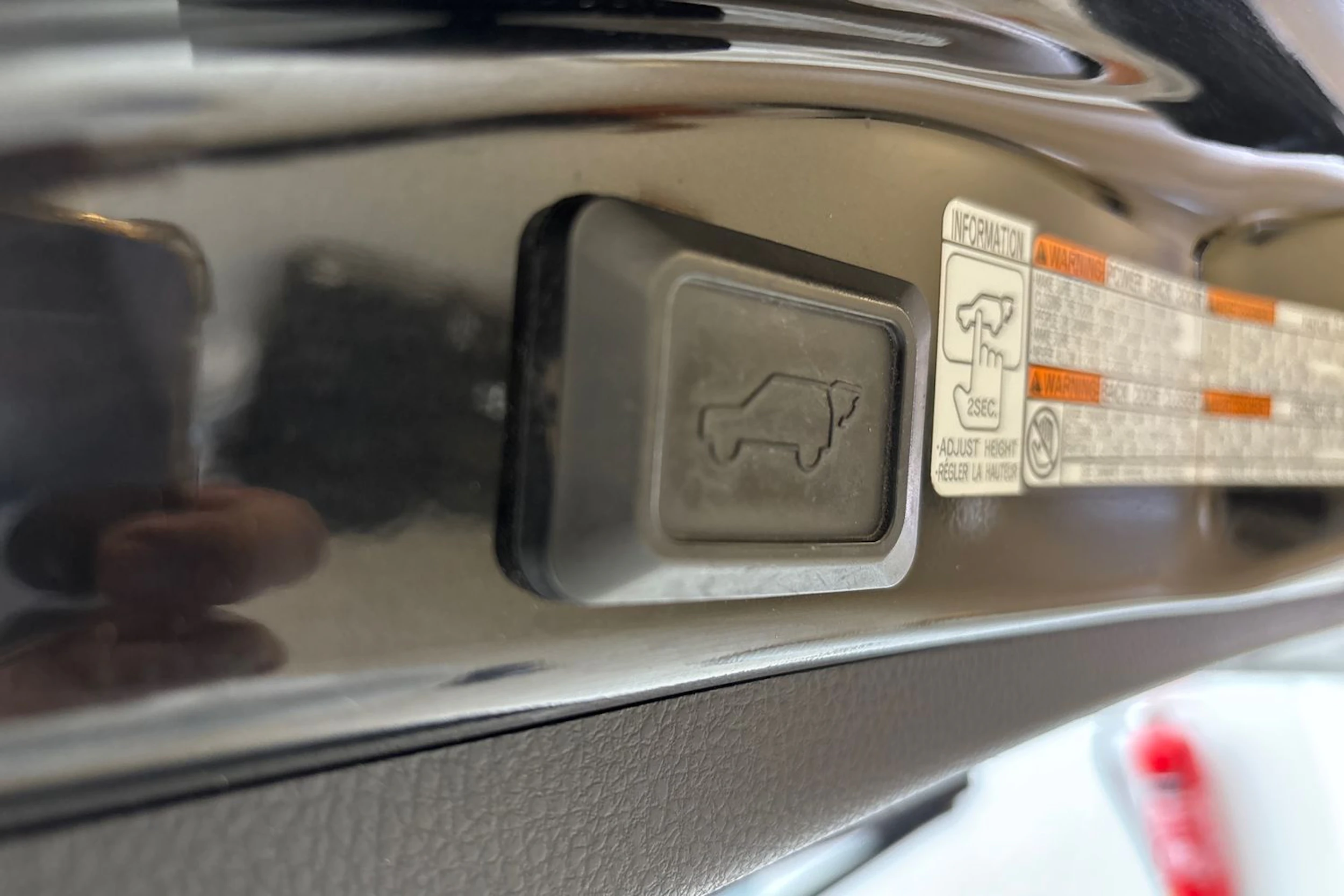 Musta Toyota RAV4 2016 kuva 16.