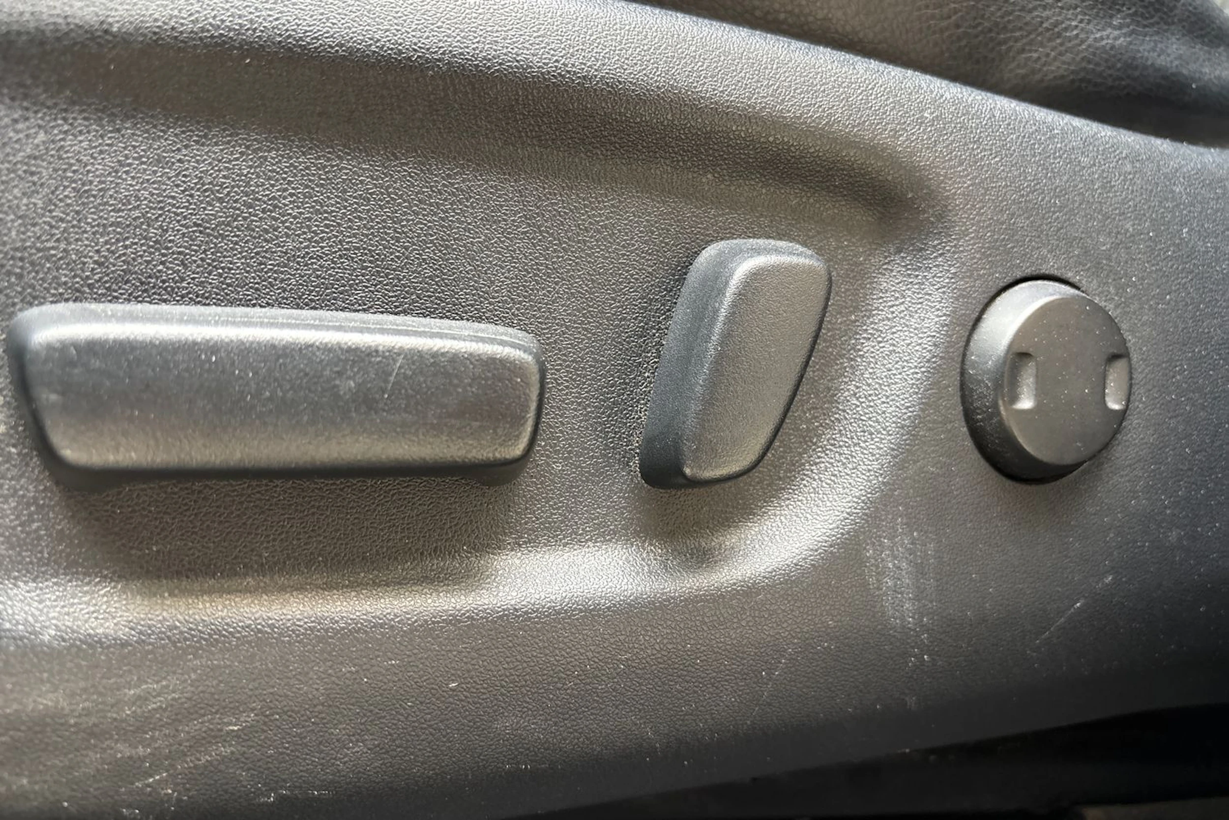 Musta Toyota RAV4 2016 kuva 18.