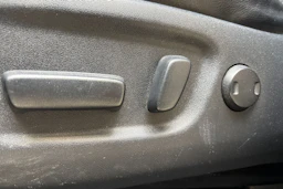 Musta Toyota RAV4 2016 kuva 18.