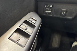 Musta Toyota RAV4 2016 kuva 19.