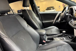 Musta Toyota RAV4 2016 kuva 24.
