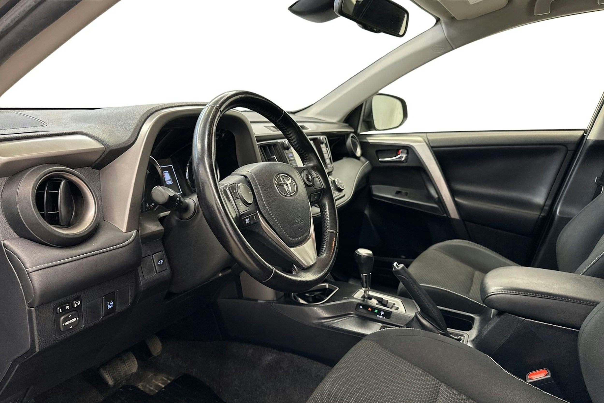harmaa Toyota RAV4 2016 kuva 7.