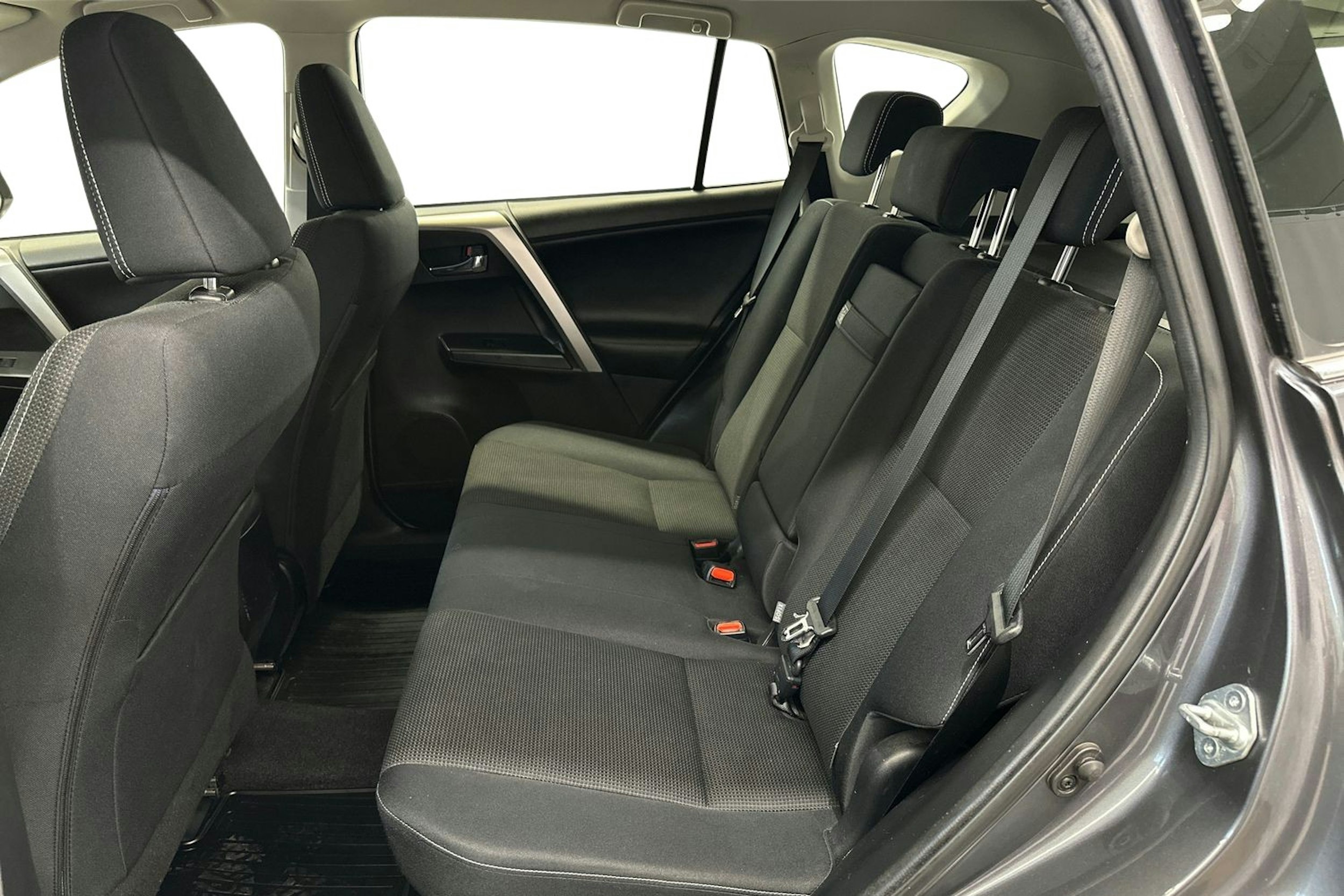 harmaa Toyota RAV4 2016 kuva 10.