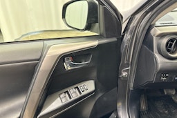 harmaa Toyota RAV4 2016 kuva 14.