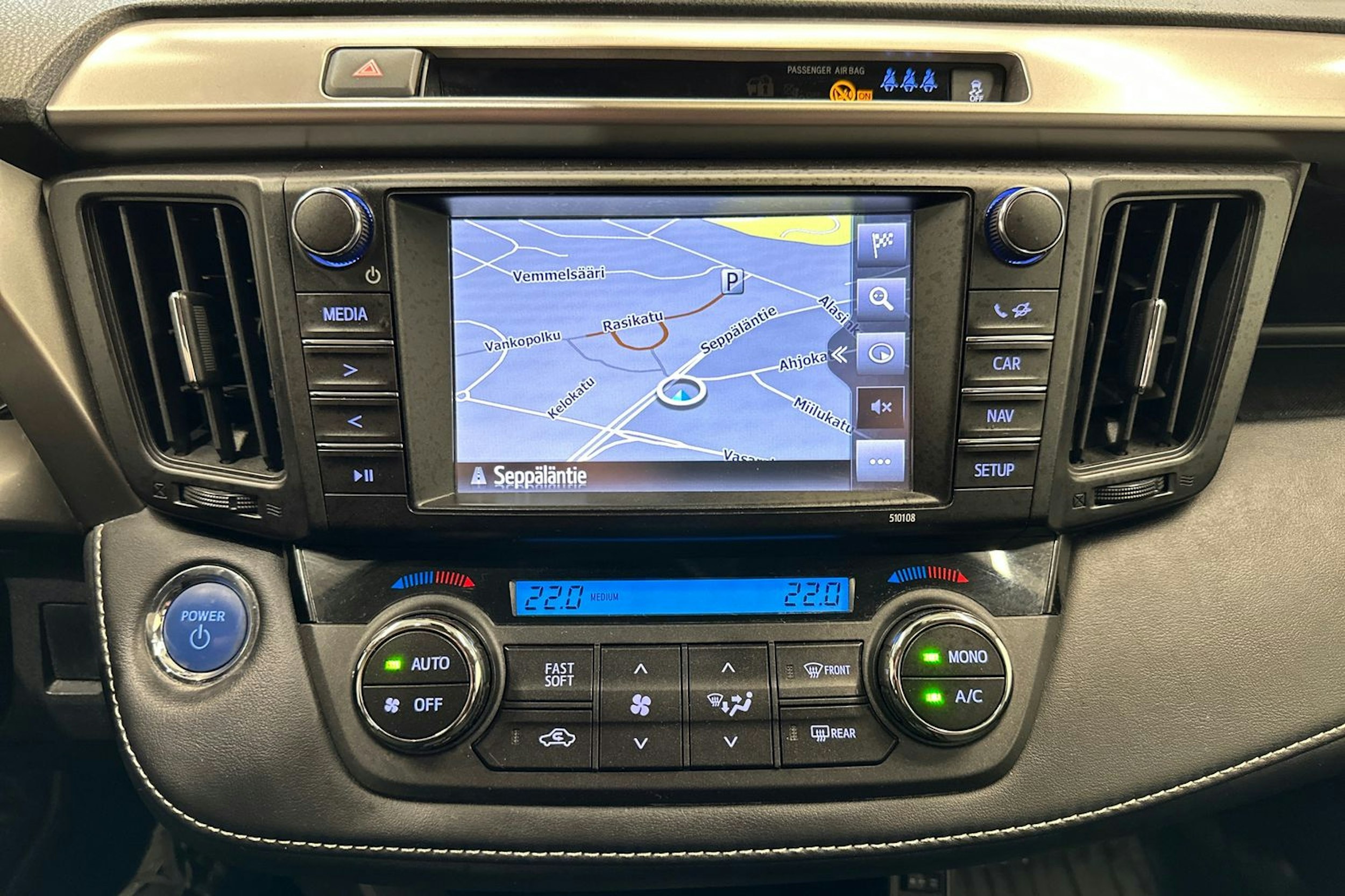 harmaa Toyota RAV4 2016 kuva 18.