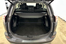 harmaa Toyota RAV4 2016 kuva 24.