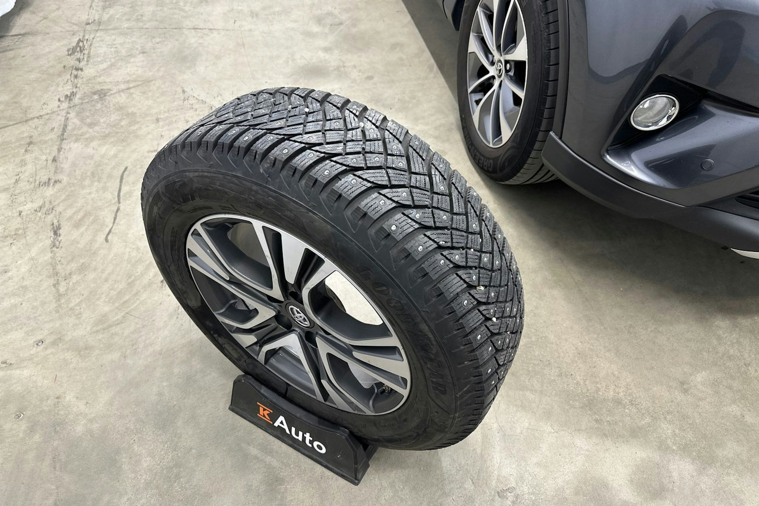 harmaa Toyota RAV4 2016 kuva 29.