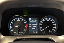 harmaa Toyota RAV4 2016 kuva 11.