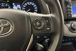 harmaa Toyota RAV4 2016 kuva 13.