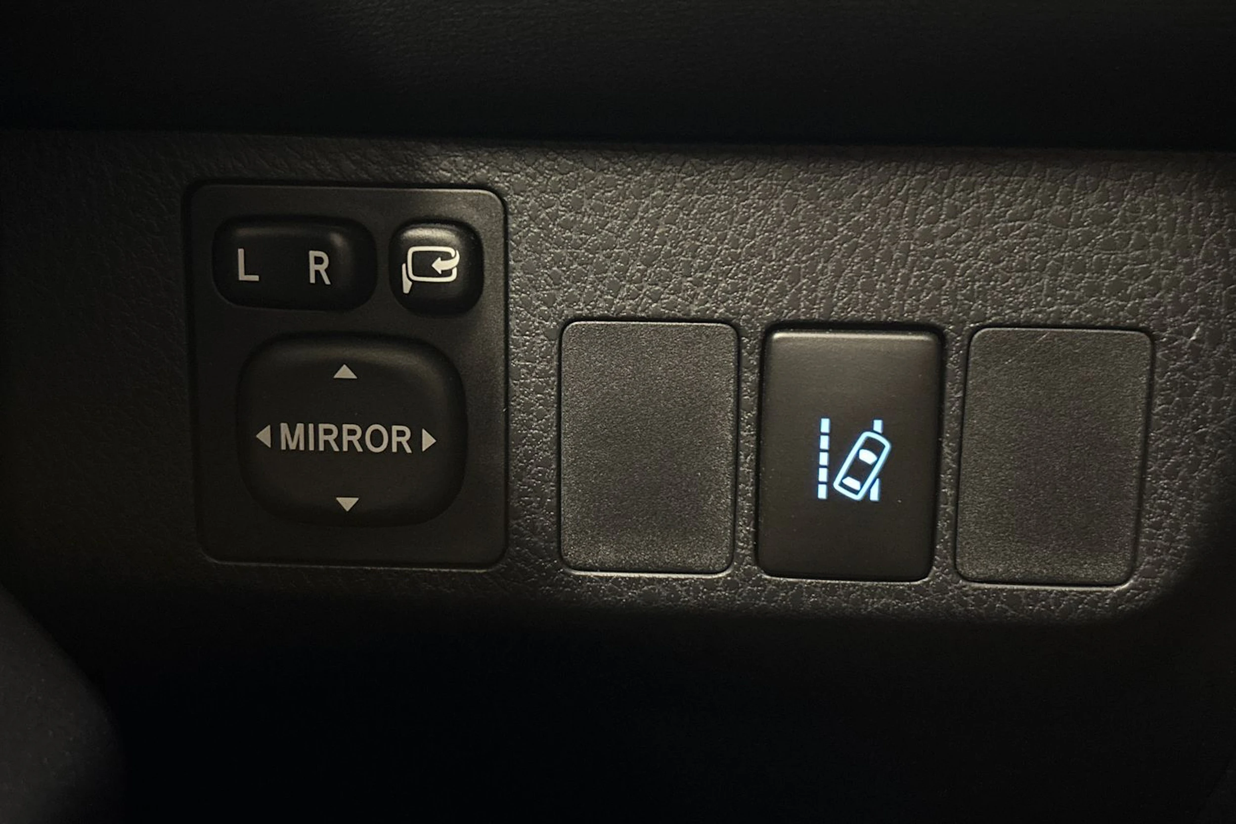 harmaa Toyota RAV4 2016 kuva 15.