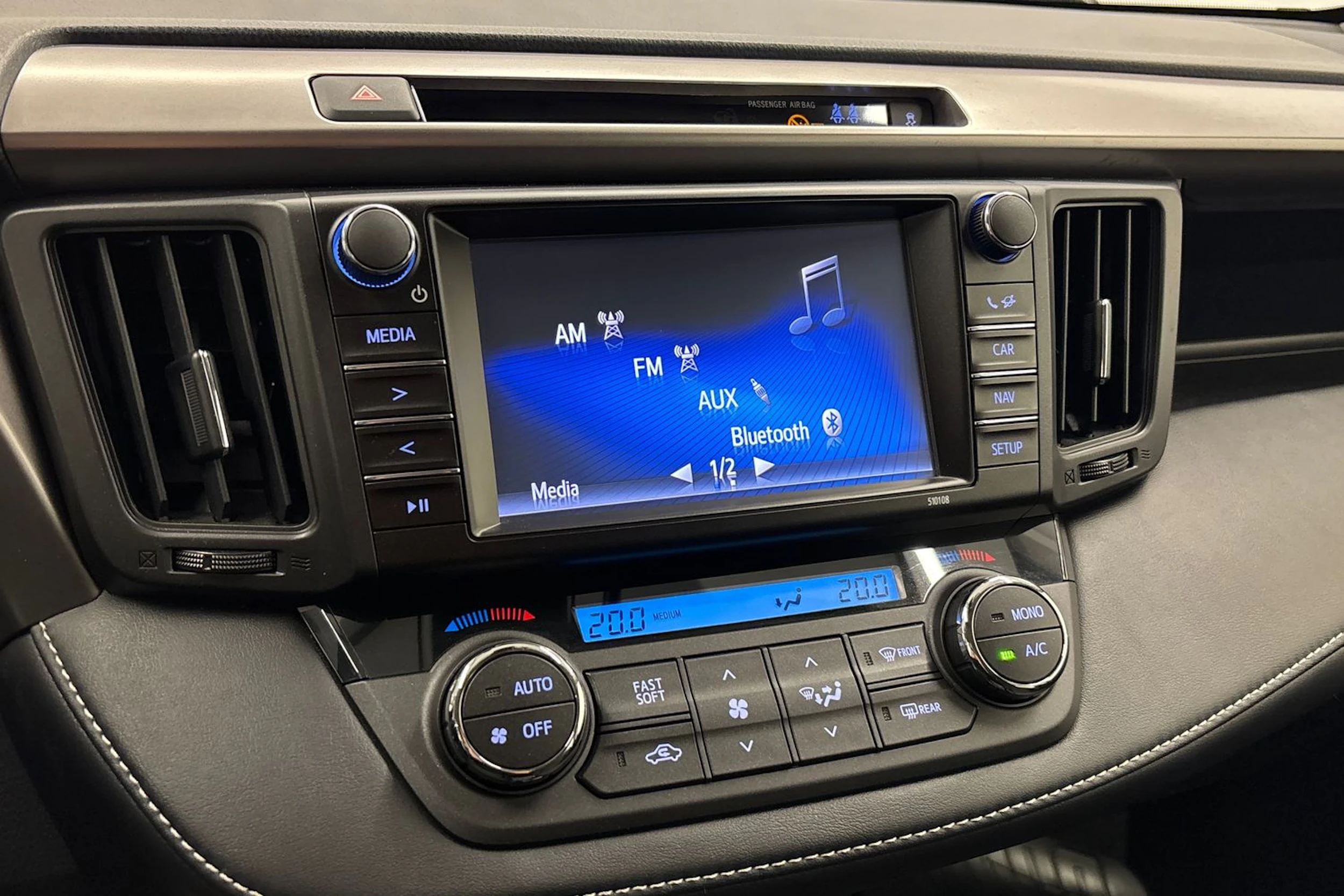 harmaa Toyota RAV4 2016 kuva 16.