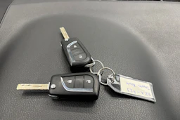harmaa Toyota RAV4 2016 kuva 19.