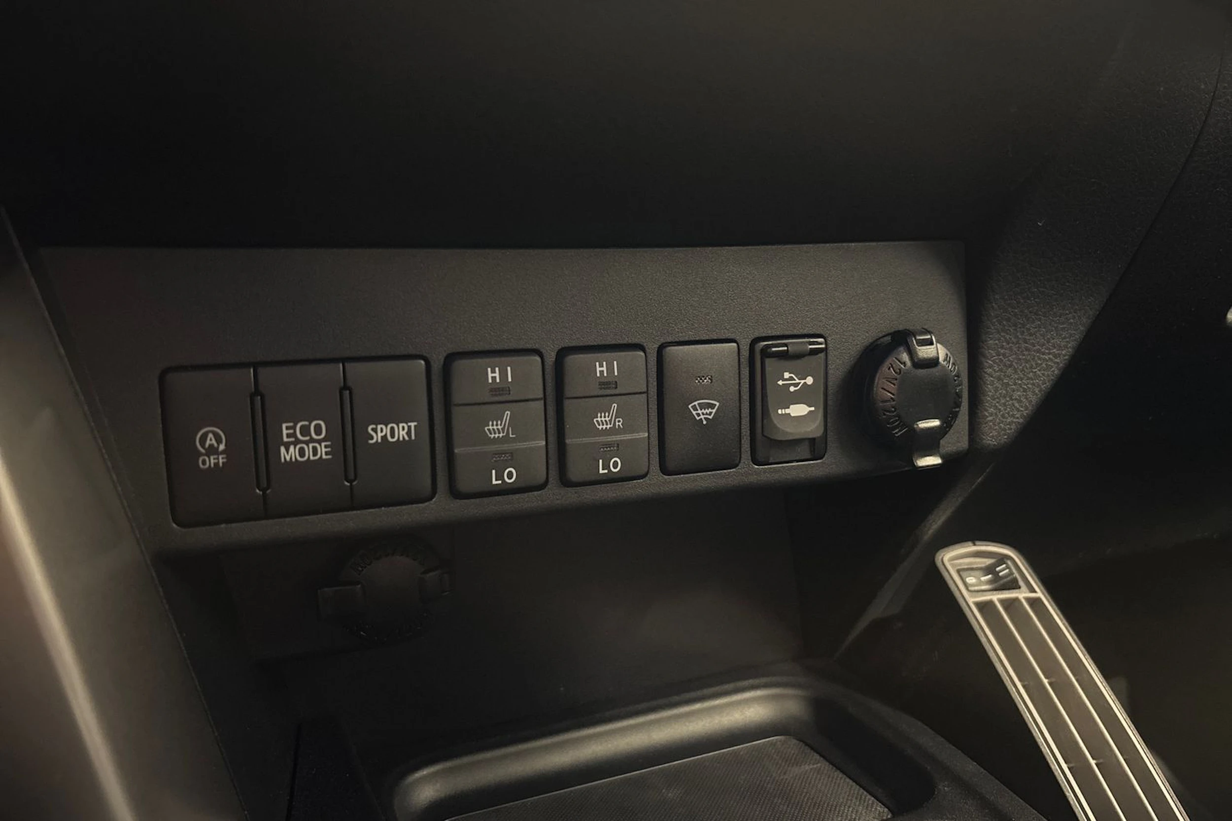 harmaa Toyota RAV4 2016 kuva 20.