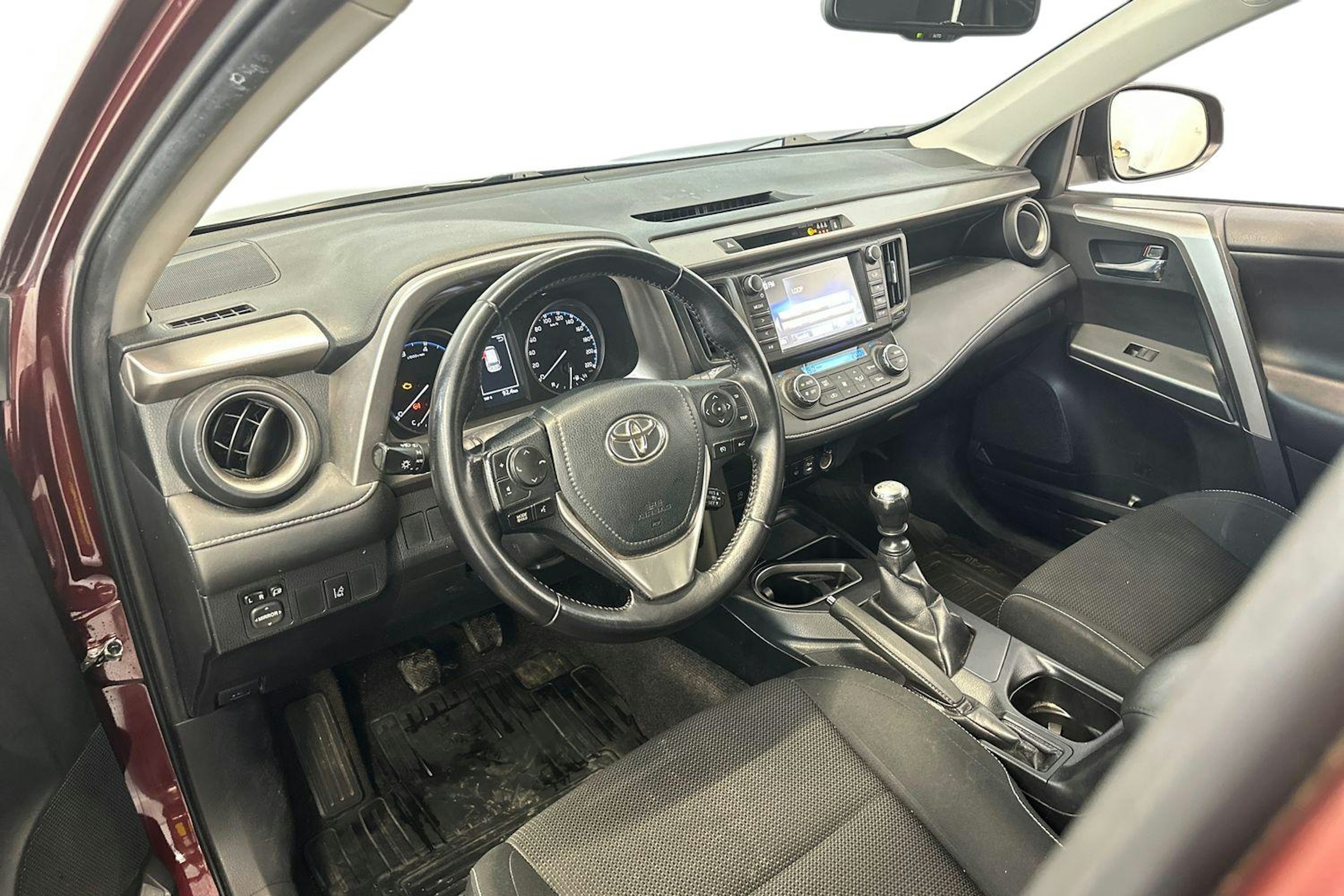 punainen Toyota RAV4 2016 kuva 6.