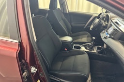 punainen Toyota RAV4 2016 kuva 12.