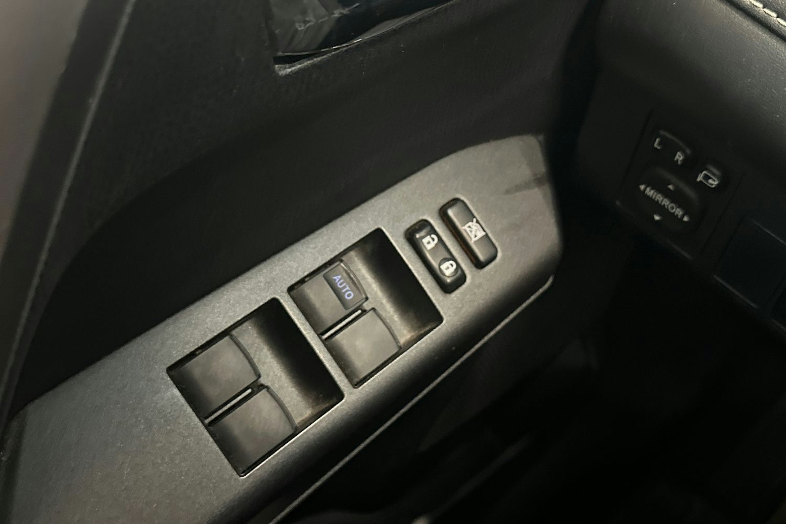 punainen Toyota RAV4 2016 kuva 14.