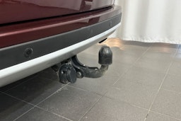 punainen Toyota RAV4 2016 kuva 29.